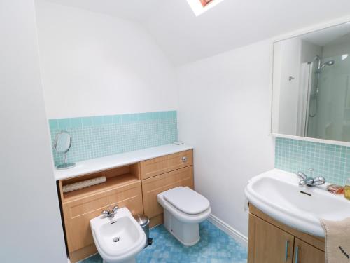 a bathroom with a toilet and a sink at Bridgedown House in Richmond
