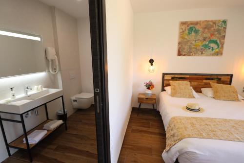 Postel nebo postele na pokoji v ubytování Hôtel Padolo
