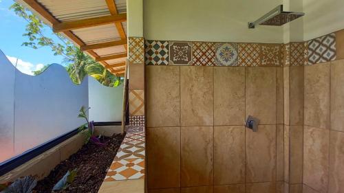 Et badeværelse på Hotel Pura Natura Beachfront Tortuguero