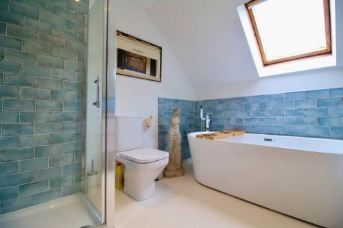 A bathroom at Betern Place By Air Premier