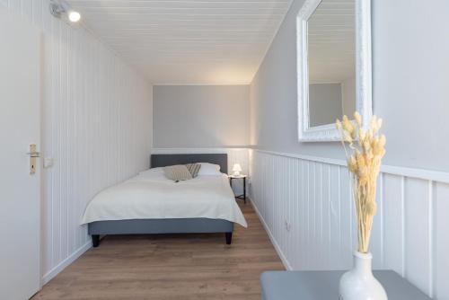 Кровать или кровати в номере Strandkoje Wohnung 8