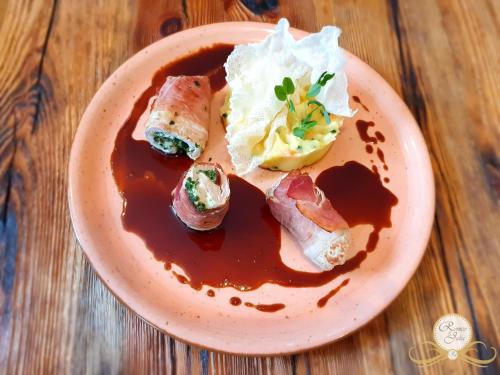 a plate of food with meat and gravy on a wooden table at Romeo&Julia in Toruń