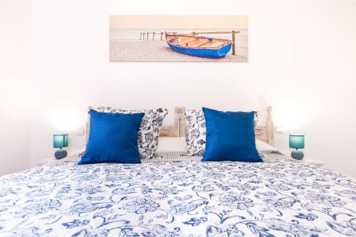Un pat sau paturi într-o cameră la Home2book Jable Beach Apartment