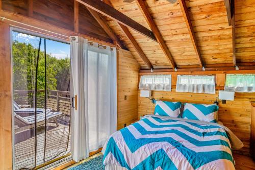 a bedroom with a bed and a balcony at Pura Vida in Ocean Bay Park