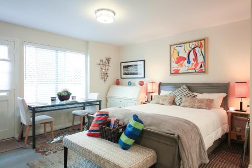 a bedroom with a bed and a desk and a chair at Overlooking Marina del Rey sailboats, is Green Ginger Playa Del Rey on the bluff, in Los Angeles
