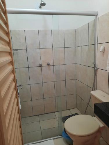 a bathroom with a toilet and a shower at Cachoeiras Pé da Serra in São João Batista do Glória