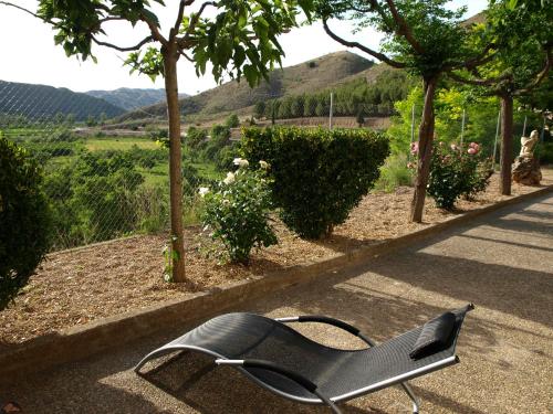 a metal chair sitting on the side of a road at Suite Rural Carenas in Carenas