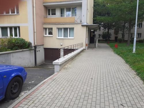 Η γειτονιά γύρω από ή μία γειτονιά κοντά σε αυτό το δωμάτιο σε οικογενειακή κατοικία