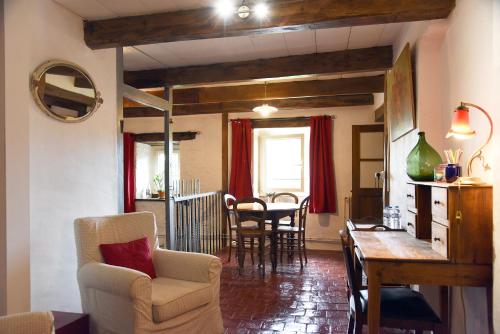 a living room and dining room with a table and chairs at Au cœur de Fontaine in Fontaine-Française