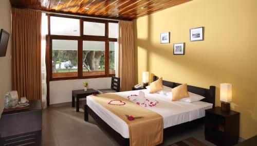 Кровать или кровати в номере The Lakeside at Nuwarawewa