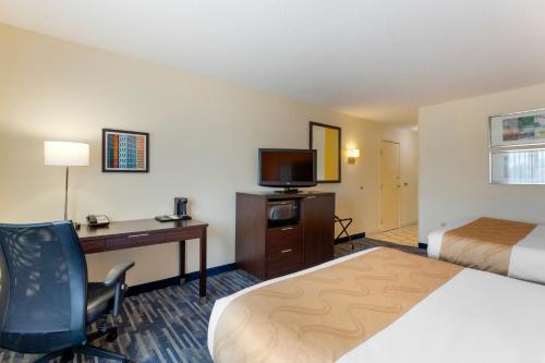 Ένα ή περισσότερα κρεβάτια σε δωμάτιο στο Quality Inn & Suites Keokuk North