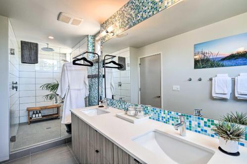 Seattle Retreat with Canal and Mountain Rooftop Views!_3