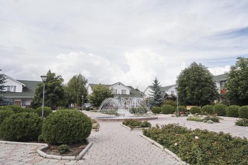 a fountain in the middle of a courtyard at Kapriz Issyk Kul Resort in Cholpon-Ata