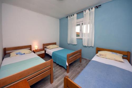 Posteľ alebo postele v izbe v ubytovaní Robinson home in Pašman with Seaview, Terrace (4654-1)