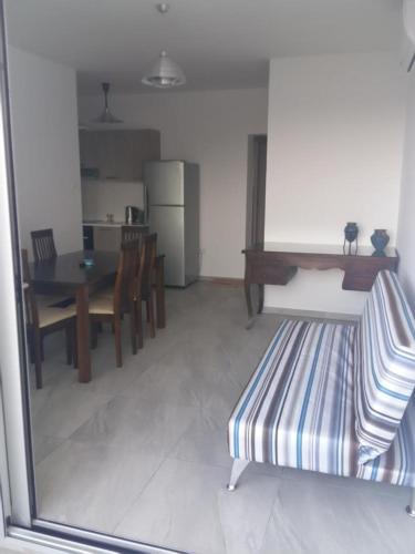 Η κουζίνα ή μικρή κουζίνα στο Christopher's Sandy Beach Suites