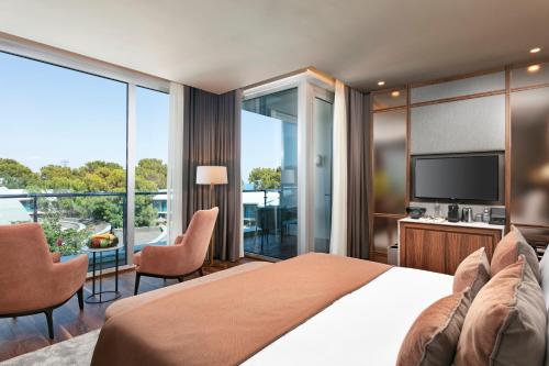 Rixos Sungate - The Land of Legends Accessにあるテレビまたはエンターテインメントセンター