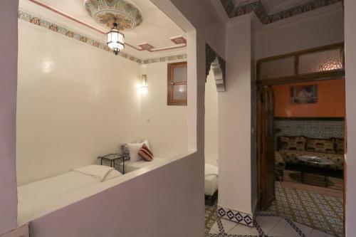 A kitchen or kitchenette at Riad el Boukhiri