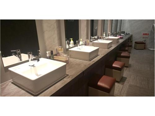 a row of sinks in a public bathroom at Good Bless Garden Sauna&Stay in Yonago