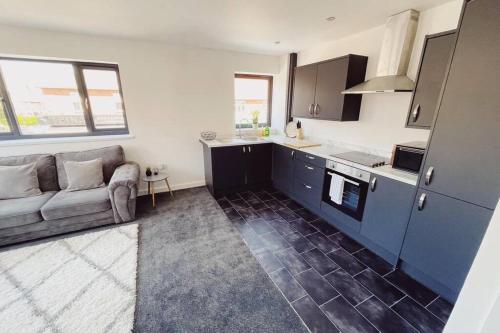 New Build 2Bed, Sleeps 5, Close to Centre, Parking