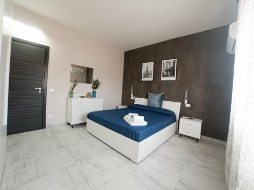 a bedroom with a bed with a blue blanket at Deep Sea Residence in Agrigento