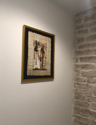 a picture of two people on a wall at LE GRAVINELLE in Ruvo di Puglia