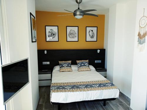 En eller flere senge i et værelse på Vista mar y playa Torres del Sol B404