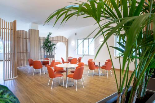 Posezení v ubytování Lu' Hotel Porto Pino