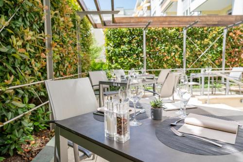 a table with glasses and napkins on a patio at Lanzcarré Hotel Mannheim, a member of Radisson Individuals in Mannheim