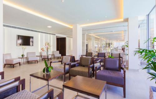 Una televisión o centro de entretenimiento en Hotel La Pergola Mallorca