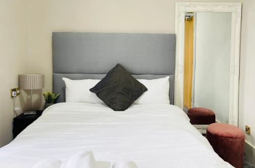 Postel nebo postele na pokoji v ubytování The Lovat Hotel