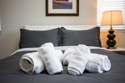 a pile of towels sitting on top of a bed at Cozy Studio next to San Diego DT and Balboa Park in San Diego