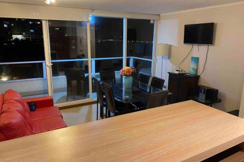 TV a/nebo společenská místnost v ubytování Hermoso apartamento de 2 dormitorios y 2 baños en Laguna del Mar La Serena
