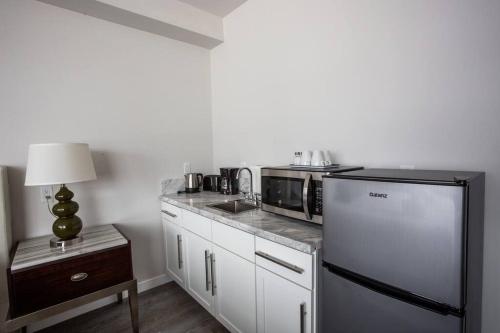 a kitchen with a refrigerator and a microwave at Downtown View 4 Sleepers Studio- Great for Getaway in San Diego