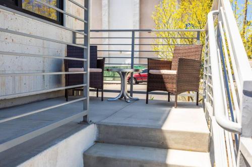 a patio with chairs and a table on a building at Spacious 500 sqft Studio with Balboa Park View in San Diego
