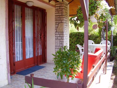 Vonkajšia záhrada v ubytovaní Andrea apartman