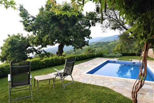 Bazén v ubytování Kastania Villas- Villa K3 nebo v jeho okolí