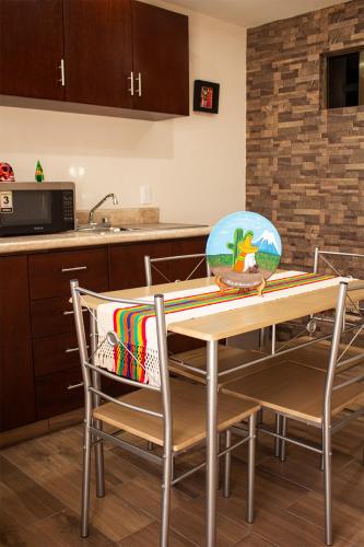 a kitchen with a table with a bowl on it at Hotel Boutique Mardeka in Orizaba