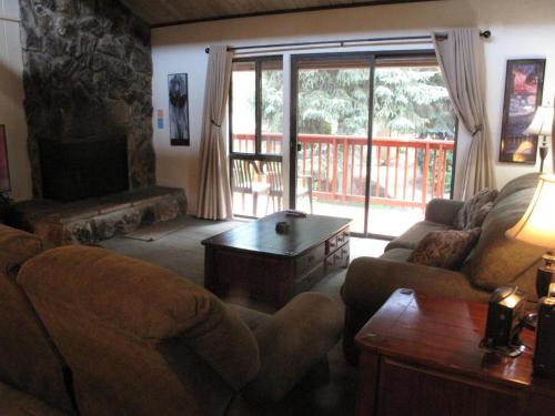 Three-Bedroom Deluxe Townhouse Unit #40 by Snow Summit Townhouses Bus Lic #23581, Big Bear Lake, Statele Unite ale Americii