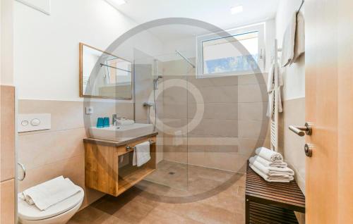Kúpeľňa v ubytovaní Amazing Apartment In Klsterle With Sauna