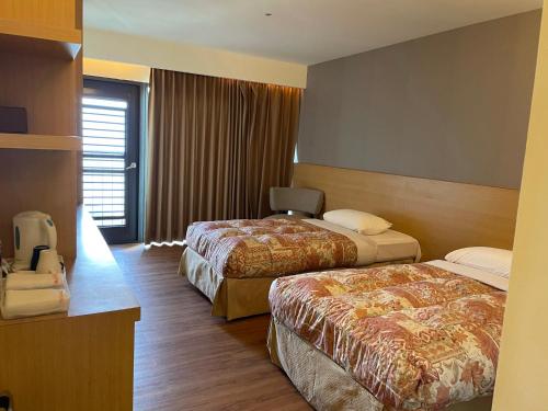 Ein Bett oder Betten in einem Zimmer der Unterkunft 阿里山梅園樓觀景飯店
