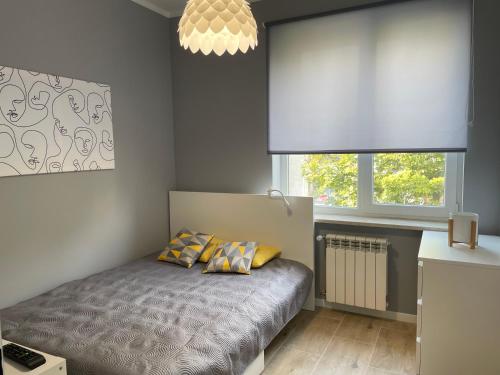 Gulta vai gultas numurā naktsmītnē Apartament BERLIN