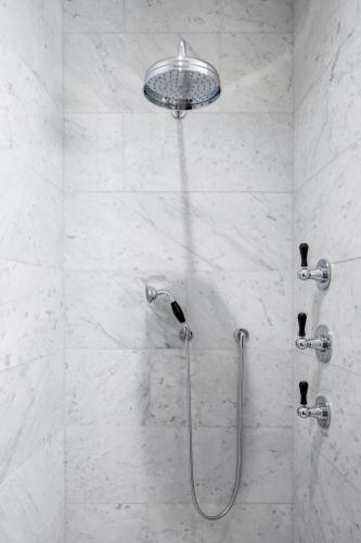 Un baño de Hotel Riga