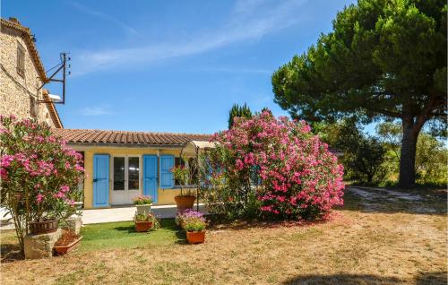 Κήπος έξω από το Beautiful Home In La Garde With Kitchen