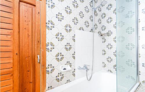 Ein Badezimmer in der Unterkunft Beautiful Home In Lloseta With Kitchen