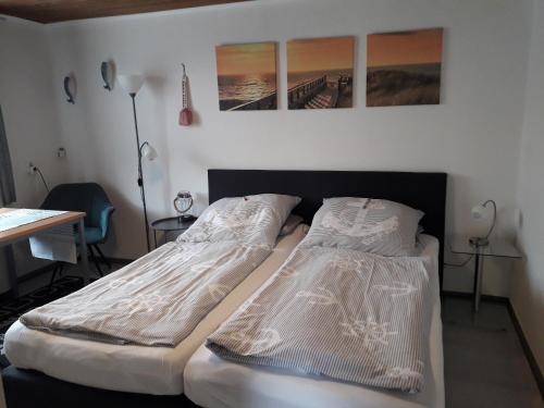 Postel nebo postele na pokoji v ubytování Gemütliches Häuschen im Alten Land
