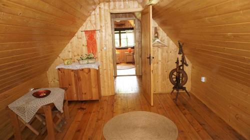 a small room with a staircase in a wooden cabin at Nad Lipcykiem in Nowy Gaj