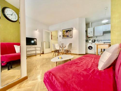 Η κουζίνα ή μικρή κουζίνα στο Cozy Malasaña - Estudio con balcón en el centro, AC