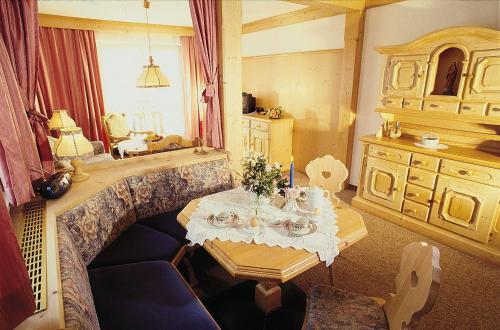 a dining room with a table and a dresser at Landhaus Brigitte in Bayersoien