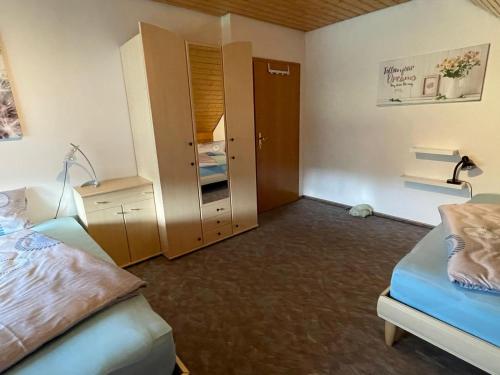 Postel nebo postele na pokoji v ubytování Ferienwohnung Reblandblick