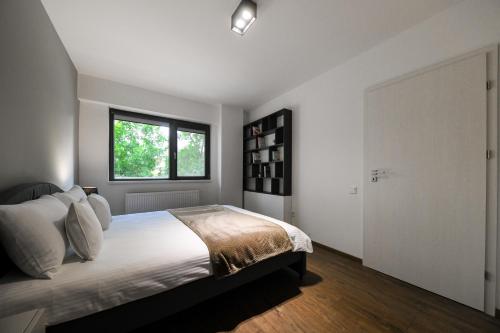 Tempat tidur dalam kamar di Modern Apartment in a Quiet Area